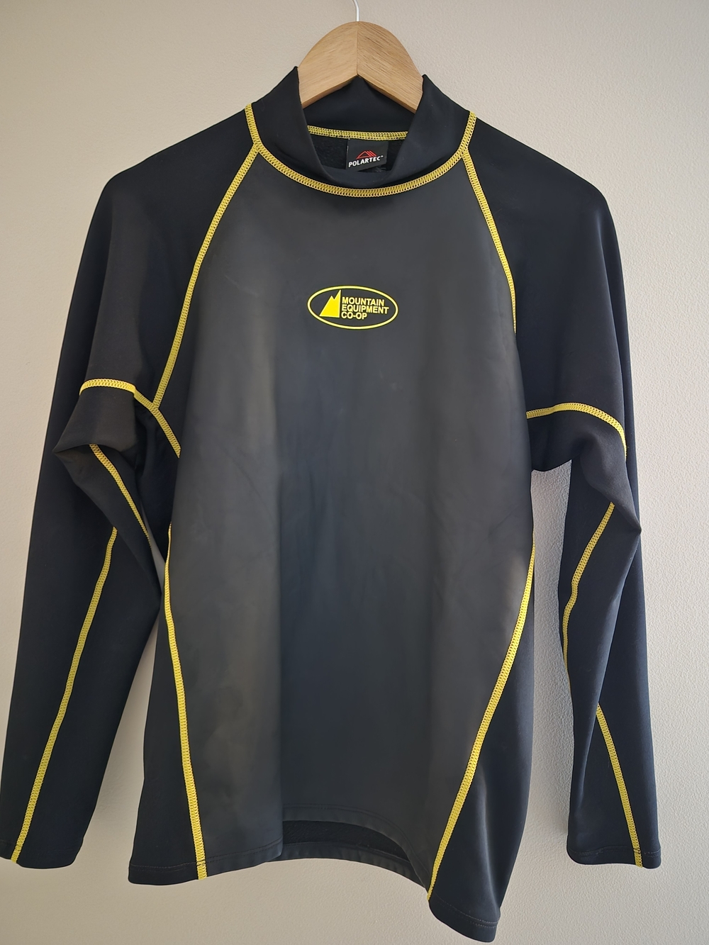 MEC Polartec Thermal Top Wetsuit Style Black Yellow Men’s M